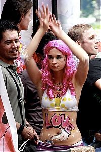 People & Humanity: love parade 1989 - 2010 girls