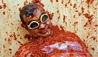 People & Humanity: La Tomatina 2010, Buñol, Valencia, Spain