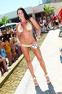 People & Humanity: Las Vegas pool party girls