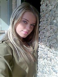 People & Humanity: army girls of israeli defense forces