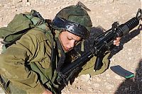 People & Humanity: army girls of israeli defense forces