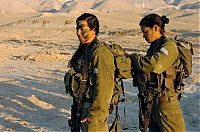 People & Humanity: army girls of israeli defense forces