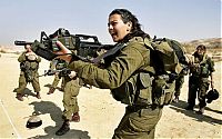 People & Humanity: army girls of israeli defense forces