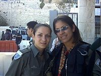 People & Humanity: army girls of israeli defense forces