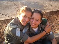 People & Humanity: army girls of israeli defense forces