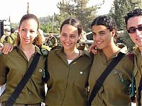 People & Humanity: army girls of israeli defense forces