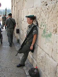 People & Humanity: army girls of israeli defense forces