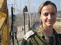 People & Humanity: army girls of israeli defense forces