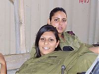 People & Humanity: army girls of israeli defense forces