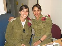 People & Humanity: army girls of israeli defense forces