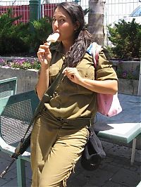 People & Humanity: army girls of israeli defense forces