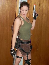 People & Humanity: lara croft girl