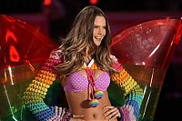 People & Humanity: 2010 Victoria's Secret Fashion show girl