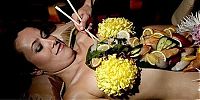 People & Humanity: nyotaimori, body sushi girl