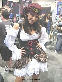 People & Humanity: pirate girl