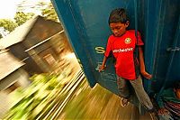 People & Humanity: Train surfing, Bangladesh