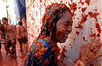 People & Humanity: La Tomatina 2011, Buñol, Valencia, Spain