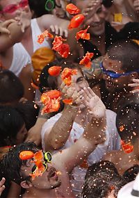 People & Humanity: La Tomatina 2011, Buñol, Valencia, Spain