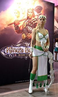 People & Humanity: Igromir 2011 girls