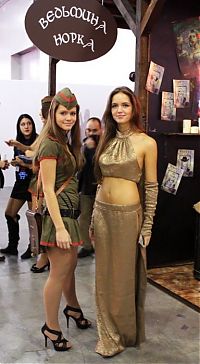 People & Humanity: Igromir 2011 girls