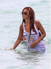 People & Humanity: celebrity girl on the beach