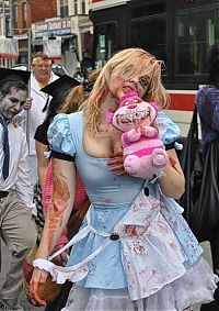 People & Humanity: zombie girl