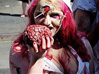 People & Humanity: zombie girl