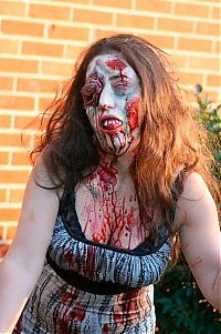 People & Humanity: zombie girl