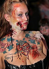 People & Humanity: zombie girl