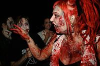 People & Humanity: zombie girl