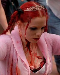 People & Humanity: zombie girl