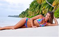People & Humanity: Sports Illustrated Swimsuit Issue Girl 2012