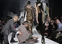 People & Humanity: models falling on the catwalk