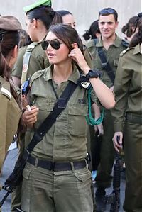 People & Humanity: army girls of israeli defense forces