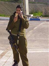 People & Humanity: army girls of israeli defense forces