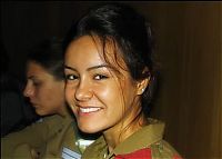 People & Humanity: army girls of israeli defense forces