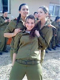 People & Humanity: army girls of israeli defense forces