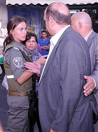 People & Humanity: army girls of israeli defense forces