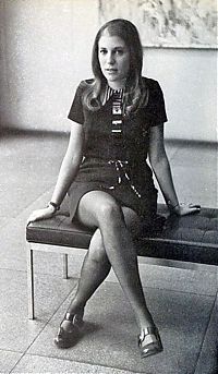 People & Humanity: retro history glamour miniskirt girls