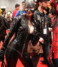 People & Humanity: girl like a catwoman