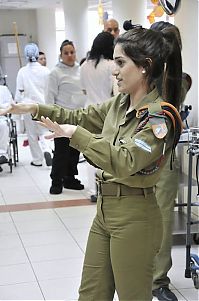 People & Humanity: army girls of israeli defense forces