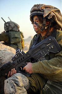 People & Humanity: army girls of israeli defense forces