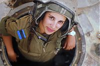 People & Humanity: army girls of israeli defense forces