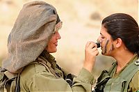 People & Humanity: army girls of israeli defense forces