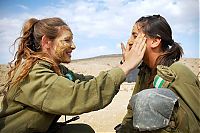 People & Humanity: army girls of israeli defense forces