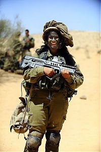 People & Humanity: army girls of israeli defense forces