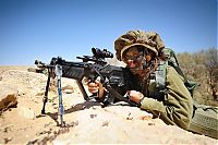 People & Humanity: army girls of israeli defense forces