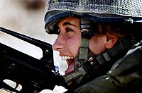 People & Humanity: army girls of israeli defense forces