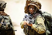 People & Humanity: army girls of israeli defense forces