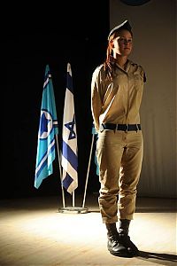 People & Humanity: army girls of israeli defense forces